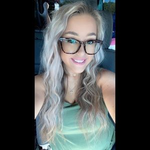 Meet your Posher, Hannah